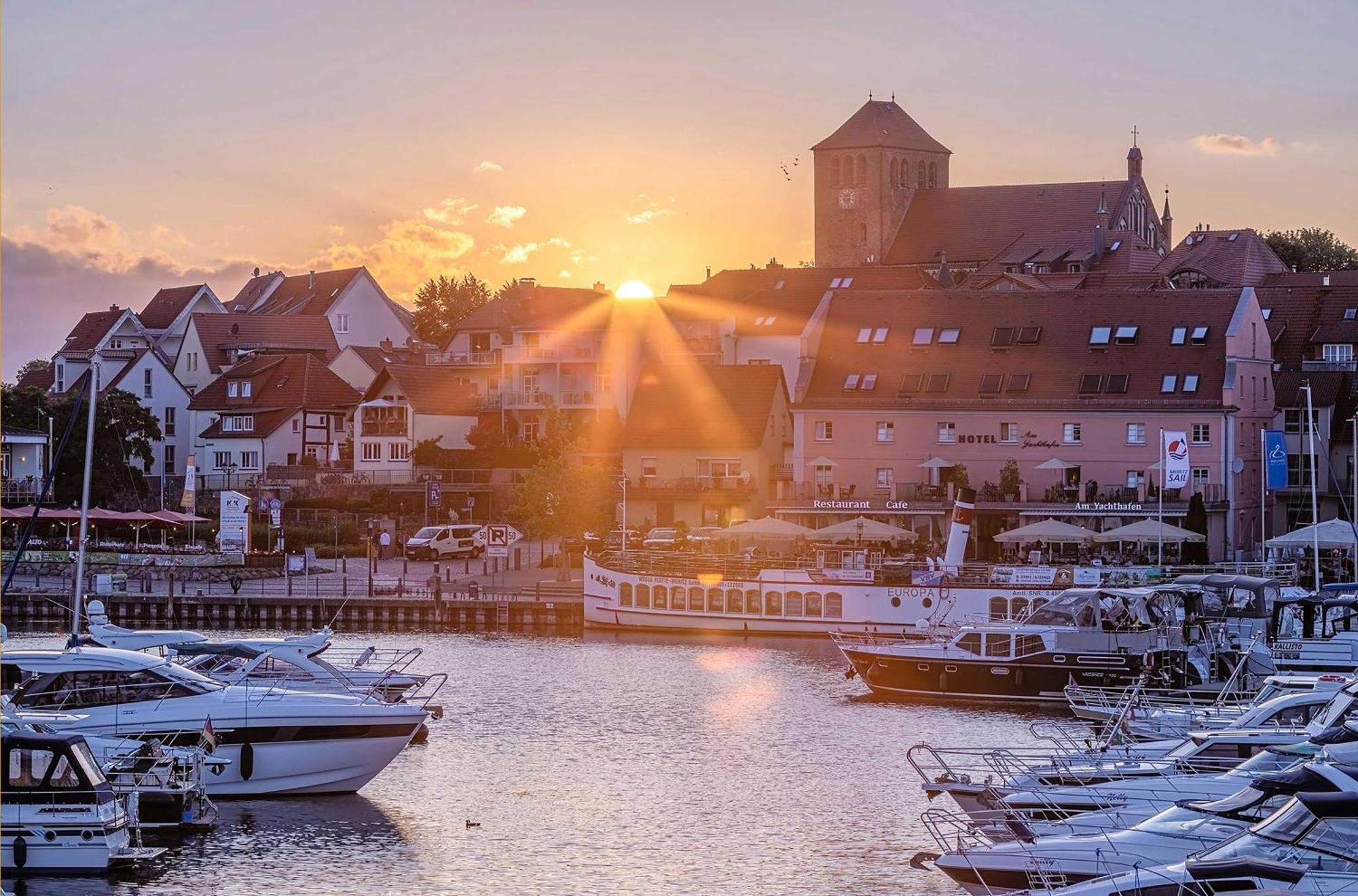 Mueritz Utkiek - Apartment Mit Seeblick & Balkon In Der Hafenresidenz Варен Екстер'єр фото