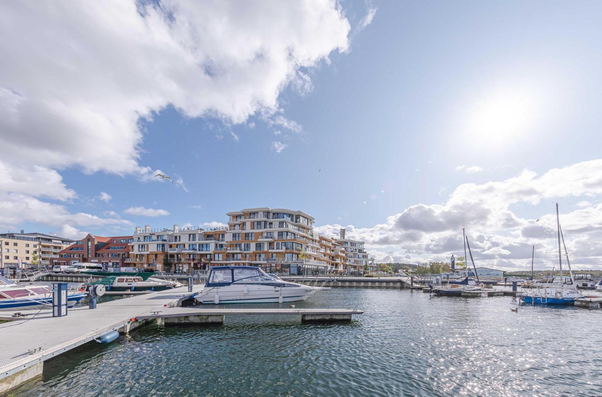 Mueritz Utkiek - Apartment Mit Seeblick & Balkon In Der Hafenresidenz Варен Екстер'єр фото